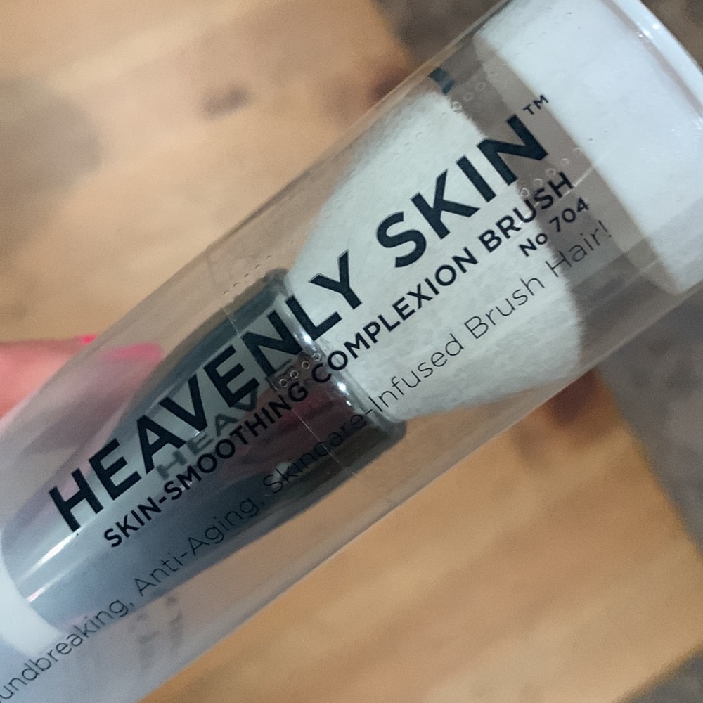 IT Cosmetics Skin Smoothing Complexion Brush